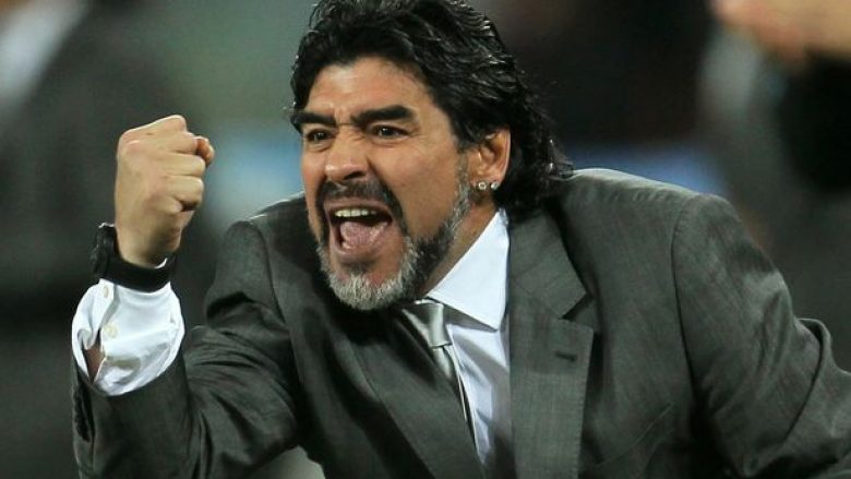 Maradona i gatshëm të punojë pa para për Argjentinën