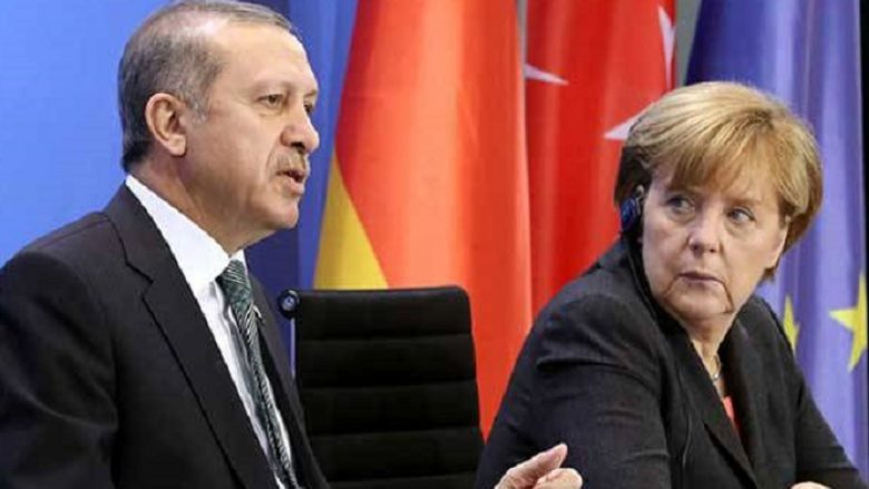 Merkel i kërkon Erdoganit që ‘menjëherë ta ndalë’ ofensivën në Siri