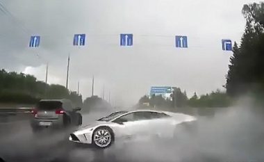 Momenti kur “Lamborghini” 200 mijë eurosh shkatërrohet për 6 sekonda (Video)