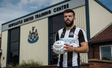 Newcastle lë nën hije shumicën e skuadrave të Ligës Premier