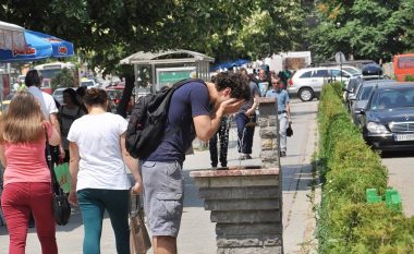 Temperatura tropikale në Maqedoni, qytetarët kërkojnë freskim në vendet rekreative (Video)