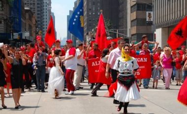 Rusët tregojnë pse shqiptarët në SHBA janë më të fuqishëm se serbët