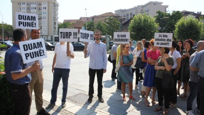 Protestat arrijnë efektin, ndahet buxheti për specialistët e papunë