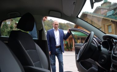 Makinat me të cilat shëtit Putini nëpër Rusi (Foto)