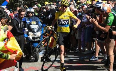 E pabesueshme! Froome vrapon drejt finishit pasi i prishet biçikleta (Video)