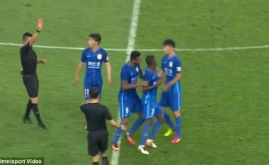 Ramires dënon me katër ndeshje pas sulmit ndaj gjyqtarit (Video)