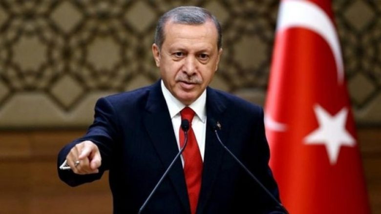 Erdogan i shkruan popullit sms, i fton të ngrihen në këmbë