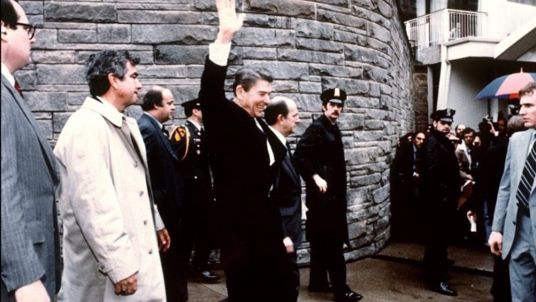 Lirohet atentatori i Ronald Regan: Këto janë 10 atentatet e dështuara që mund të ndryshonin historinë