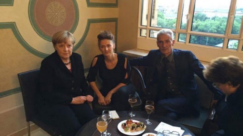 Merkel takohet me familjarët e Dijamant Zabërgjës