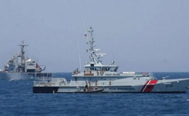 Forca Detare shpëtojnë anijen turistike