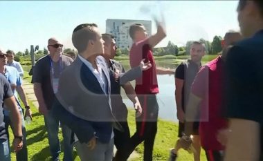 Gjendet mikrofoni që Ronaldo hodhi në ujë (Foto/Video)