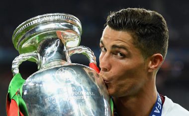Ronaldo me “dy fjalë” e djegë Xavin