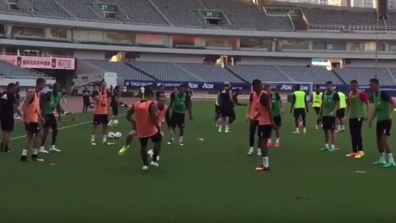 Shikoni çfarë i ndodh Rooneyt në stërvitje – shpreson mos ta ketë parë Mourinho (Video)