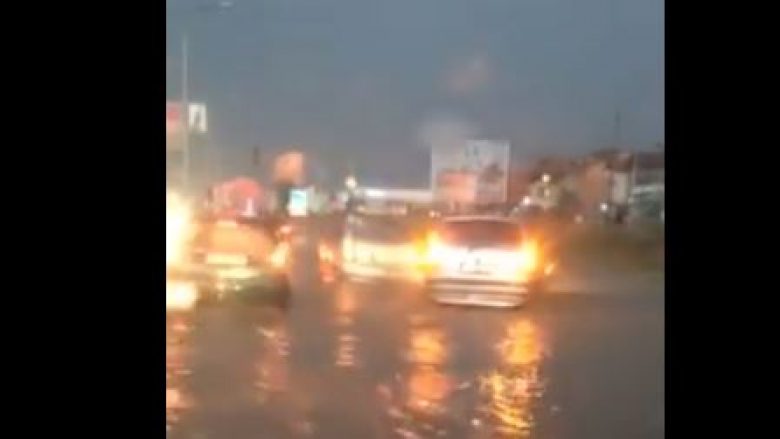 Vërshohen rrugët e Prizrenit (Video)