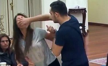 Serbi rrah gruan e tij drejtpërdrejt në televizion (Video,+18)