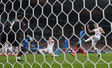 Islanda gjen golin e parë, shënon Sigthorsson (Video)