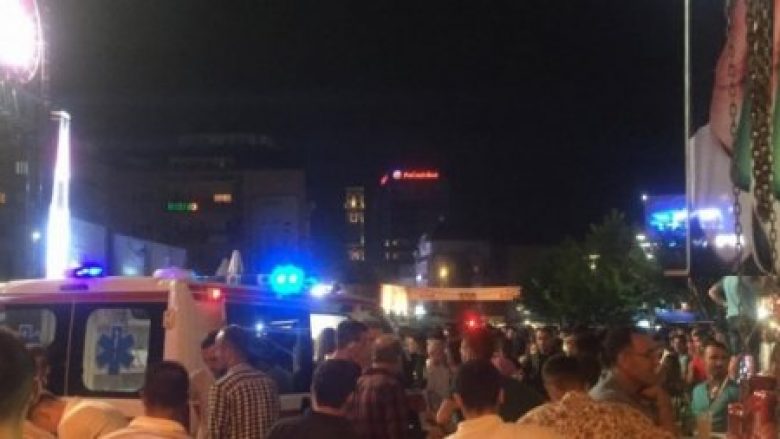 Flasin dëshmitarët kaosit në qendër të Prishtinës: Disa janë alivanosur disa janë shkelur nga turma (Video)