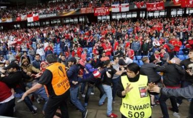 UEFA dënon Liverpoolin dhe Sevillen