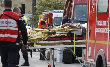 Përplaset autobusi në Francë, lëndohen 13 adoleshentë të Uellsit