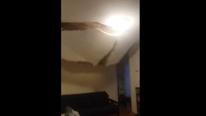Momenti kur bie tavani i një banese (Video)