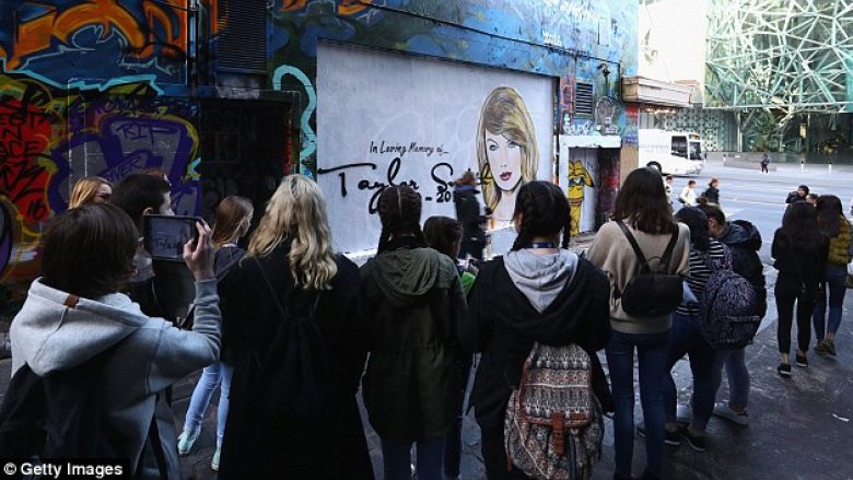 “R.I.P Taylor Swift” (Foto)