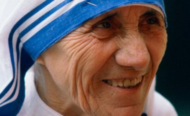 Nënë Tereza bashkon Kuvendin, 5 shtatori vendoset si ‘Dita e Bamirësisë’