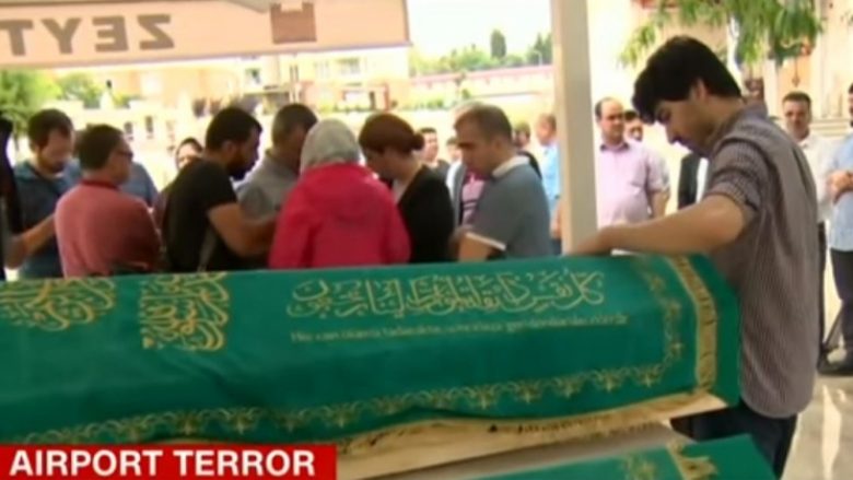 Flet prindi i tetëvjeçares, që u vra gjatë sulmeve në Turqi