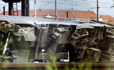 Një person e ka humbur jetën gjatë përplasjes së trenit dhe automjetit