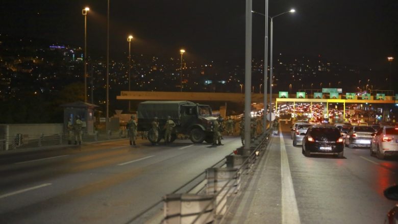 Ligji ushtarak dhe ora policore në fuqi në Turqi