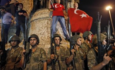 Prokuroria e Shtetit në Turqi lëshon urdhër-arreste për puçistët