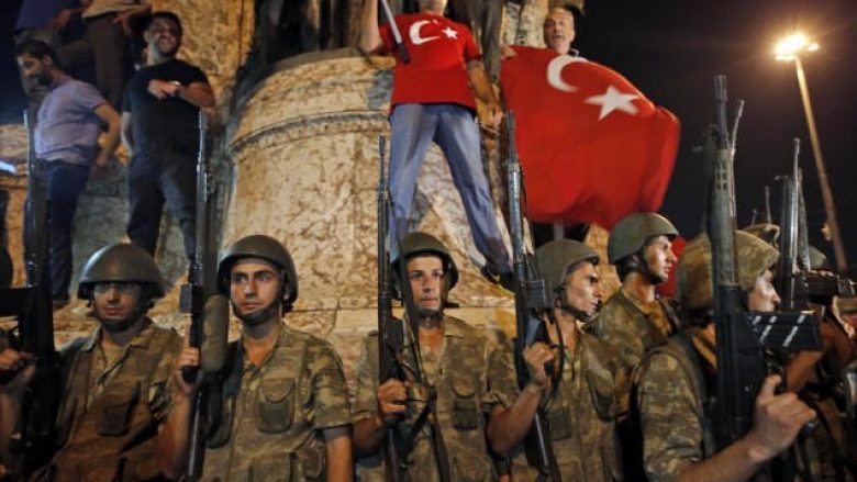 Prokuroria e Shtetit në Turqi lëshon urdhër-arreste për puçistët