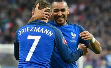 United bashkon dy francezë në “Old Trafford”?