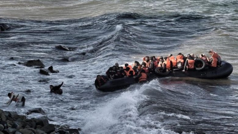 Marina Ushtarake shpëton 603 migrantë në Mesdhe