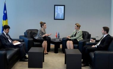 Ambasadorja turke i premton bashkëpunim ministres Hoxha
