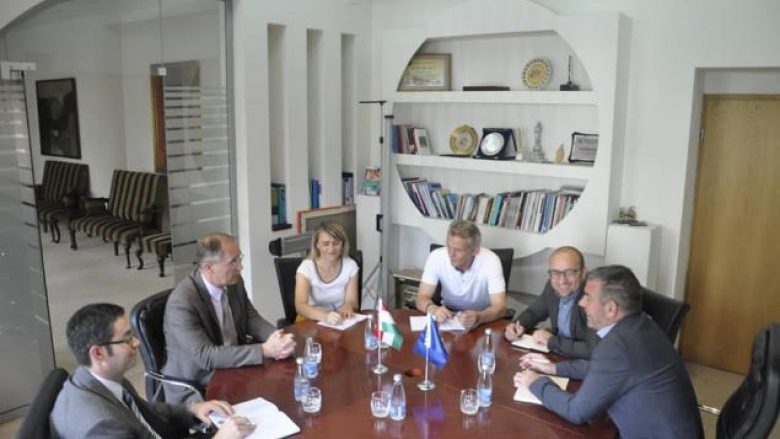 Shala takohet me ambasadorin hungarez, bisedojnë për shumë çështje