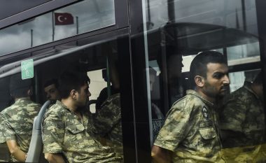 Shkarkohen 1,389 pjesëtarë të ushtrisë turke