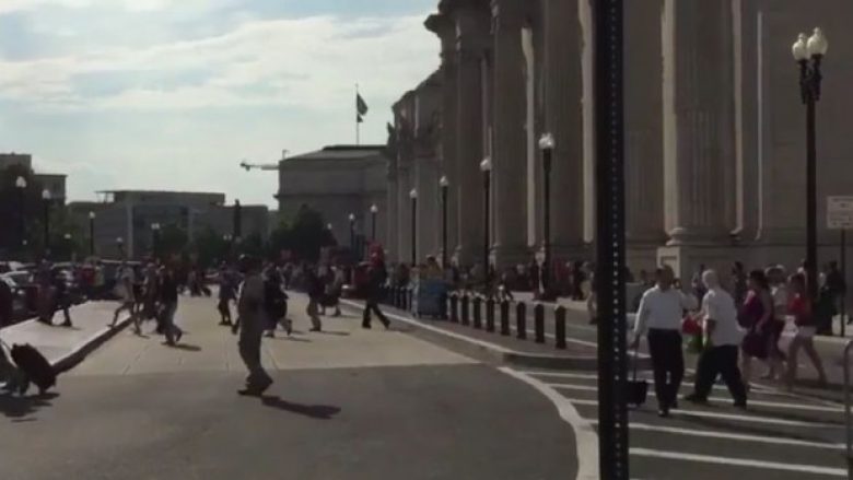 Nuk ka rrezik në Washington: Ishte alarm i rremë për bombë (Video)