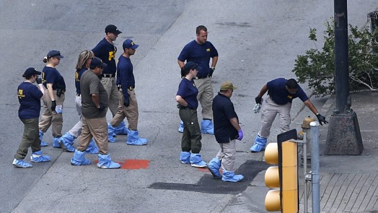 U vra me “bombë robot”: Rrjedhin fotot e snajperistit të vdekur që vrau pesë policë (Foto,+18)