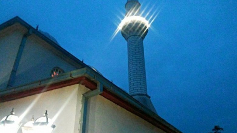 Dy peticione për një xhami në Vushtrri