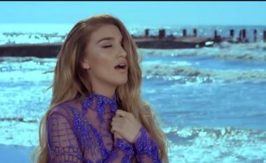 Yllka Kuqi po vazhdon të huazoj: Këto janë tre këngët e përpunuara të këngëtares (Video)