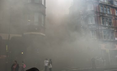 Zjarr në qendër të Londrës (Foto/Video)