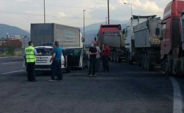 Gostivari e bllokon transportin e mbeturinave të Tetovës