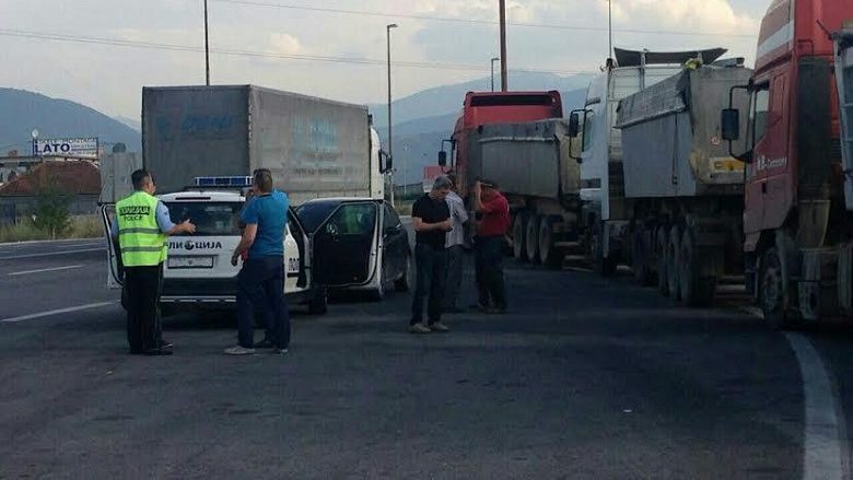 Gostivari e bllokon transportin e mbeturinave të Tetovës