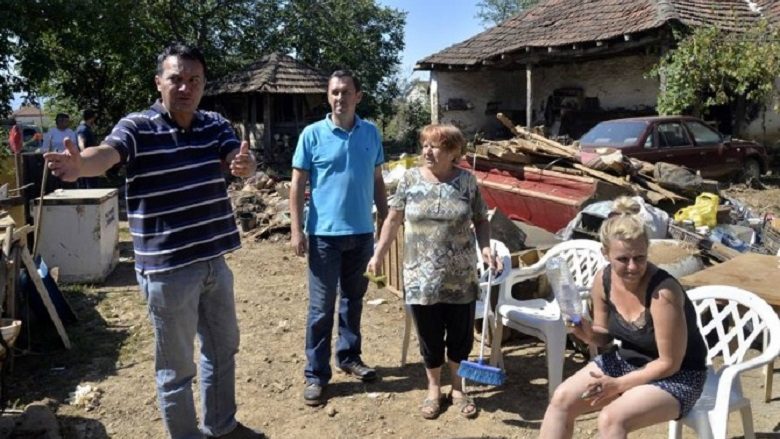 Mançevski me vullnetarë nga LSDM edhe sot kanë dalë në terren në zonat e prekura