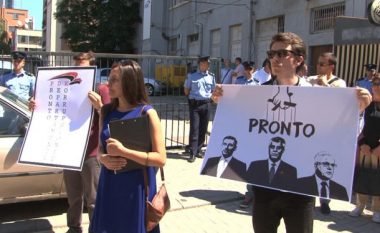 Protestuesit për PDK-në: Pronto Departamenti i Korrupsionit