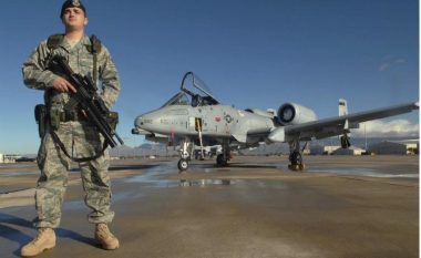SHBA dërgon aeroplanë për të mbrojtur kurdët nga bombardimet e regjimit sirian
