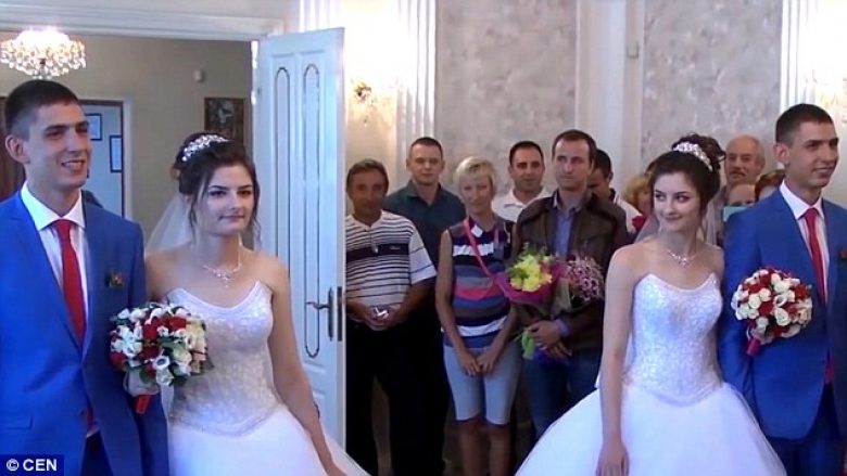 Motrat binjake martohen me vëllezërit binjakë, shikoni reagimin e dasmorëve (Foto/Video)