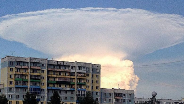 Rusia në panik: Shfaqet reja në formë “kërpudhe bërthamore” në qiellin e Siberisë (Foto/Video)