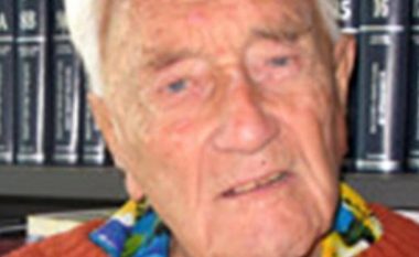 Profesori 102 vjeç refuzon të pensionohet