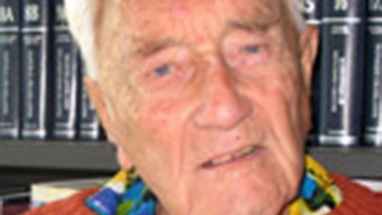 Profesori 102 vjeç refuzon të pensionohet
